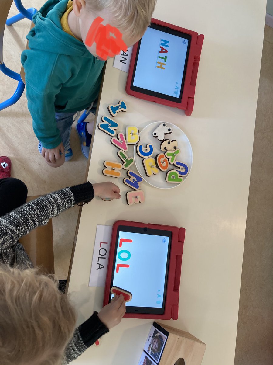 manuhache's tweet photo. Langage écrit en maternelle. 
Les élèves de PS #stmichel2B utilisent aussi l’appli #blablabox de @marbotic
Quelle fierté d’entendre la tablette prononcer son prénom et valider son travail !
@iengourdon46 @actoulouse https://t.co/FwkZggBeFC