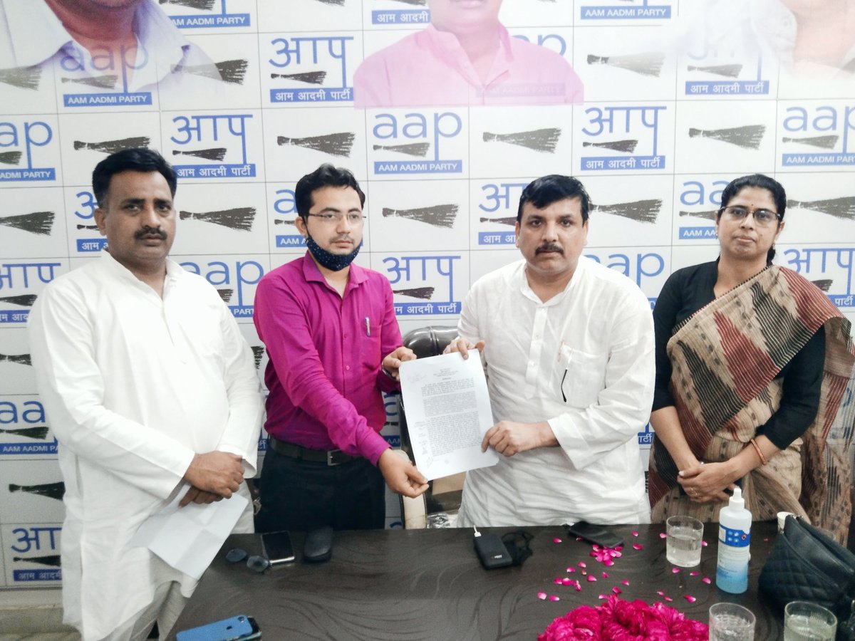 उत्तर प्रदेश अनुदेशक शिक्षकों की समस्याओं पर
अनुदेशक शिक्षक संघ अध्यक्ष शशांक मिश्रा जी से
पार्टी प्रदेश कार्यालय पर प्रदेश प्रभारी <a href="/SanjayAzadSln/">Sanjay Singh AAP</a> जी की उपस्थिति में मुलाकात 
हुई,उसके उपरांत कई बिंदुओं पर विस्तार पूर्वक चर्चा हुई।

2022 में AAP देगी,अनुदेशक शिक्षकों को उनका हक़।