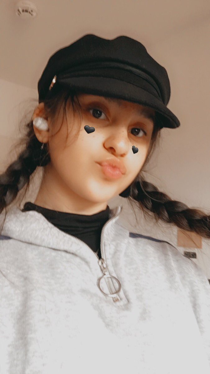 ondaprint's tweet photo. had a bunch of looks since deactivating (even painted my nails woah) i’m gonna miss my turtle necks 😞 https://t.co/uMsQz1EZsT