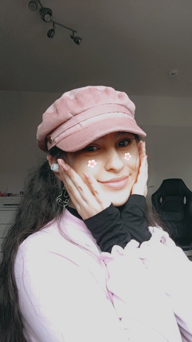 ondaprint's tweet photo. had a bunch of looks since deactivating (even painted my nails woah) i’m gonna miss my turtle necks 😞 https://t.co/uMsQz1EZsT