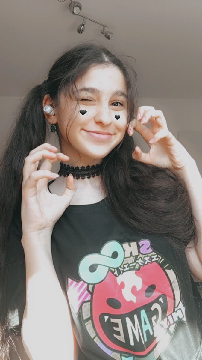 ondaprint's tweet photo. had a bunch of looks since deactivating (even painted my nails woah) i’m gonna miss my turtle necks 😞 https://t.co/uMsQz1EZsT