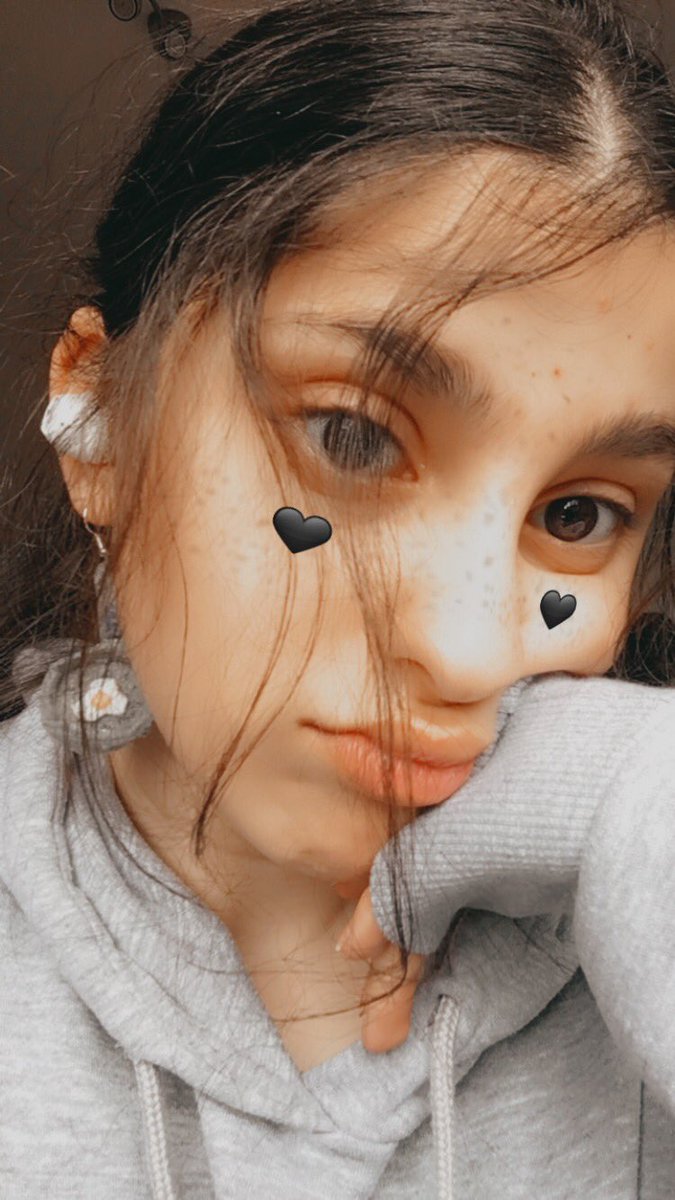 ondaprint's tweet photo. had a bunch of looks since deactivating (even painted my nails woah) i’m gonna miss my turtle necks 😞 https://t.co/uMsQz1EZsT