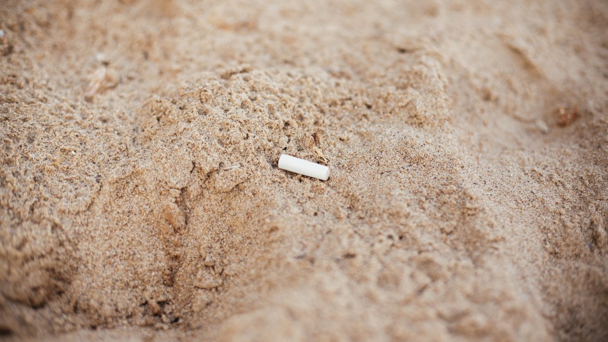 marseille's tweet photo. #JournéeMondialeDelEnvironnement |🚭Saviez-vous qu’un mégot peut polluer jusqu’à 500 litres d’eau ?
Afin de préserver l'environnement, la Ville de Marseille a décidé de proscrire la cigarette des plages surveillées jusqu'à la fin de la saison balnéaire 👉 https://t.co/3majVeXVyl https://t.co/4RItZ0QKi4