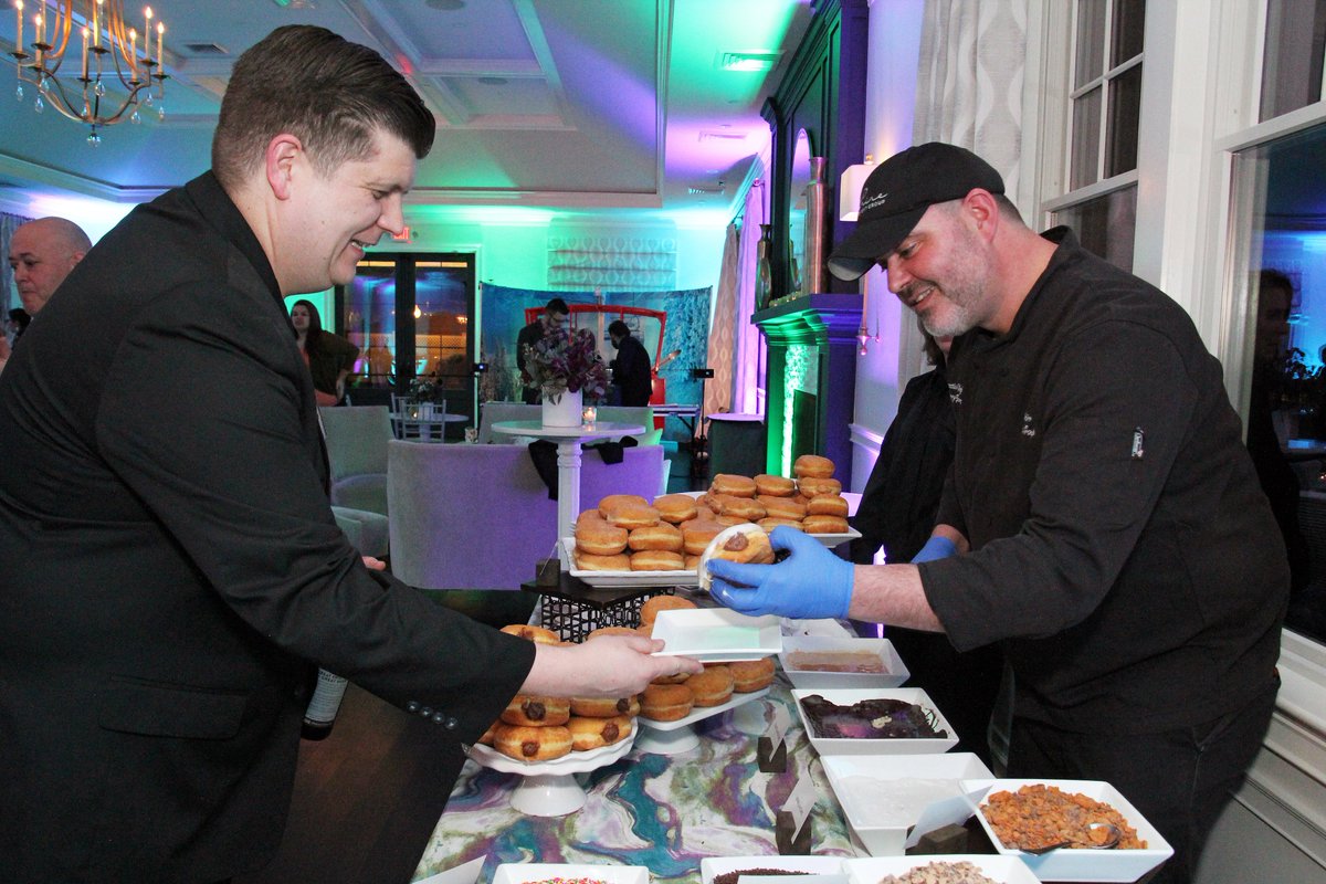 SaphireEventGrp's tweet photo. Life's short - eat the donut 🍩 That's right, it's #NationalDonutDay! Did you know that we offer a made-to-order Donut Station? This delectable dessert features fresh donuts with your choice of fillings, icings, &amp; toppings, prepared in front of your guests. “Donut” mind if we do! https://t.co/A4AX845qvA