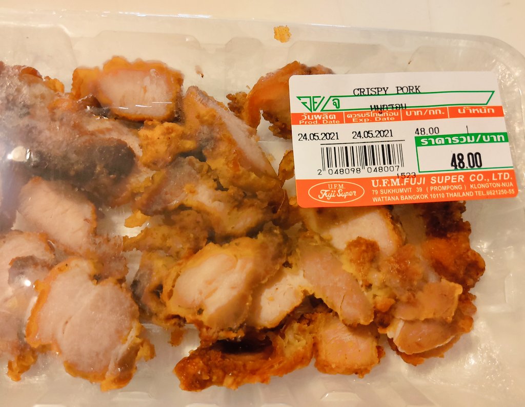 freudmie's tweet photo. 2gether公開記念で夕飯はタイ料理。
勿論カナー・ムークロープ(คะน้าหมูกรอบ)訳すと[カナー菜とカリカリ豚の炒め]も🎶
料理教室でカリカリ豚を習ったけど行程が多すぎの為スーパーで出来上がったカリカリ豚を調達😉

#2getherthemovie
#2getherTheSeries 
#2gether
#Phukong and #Mil
#Frank
#drake https://t.co/OU7AsYGGOw