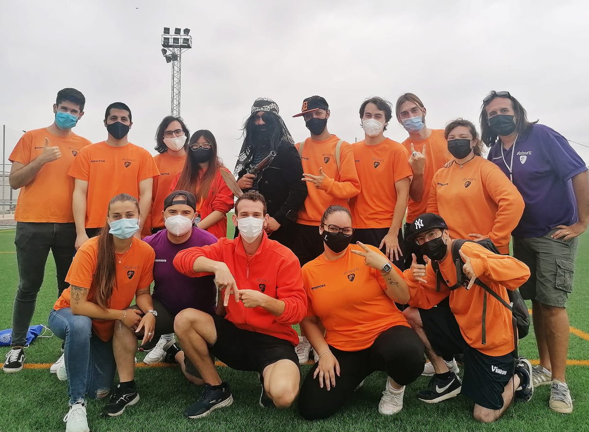 GrupAnimat1's tweet image. Con este equipazo de monitores y monitoras hoy, ¿Cómo no lo íbamos a pasar "Pirata" con los niños y niñas? #Animat_Style #NaranjayMorado #ExcursionesEscolares 🤎💜🤎