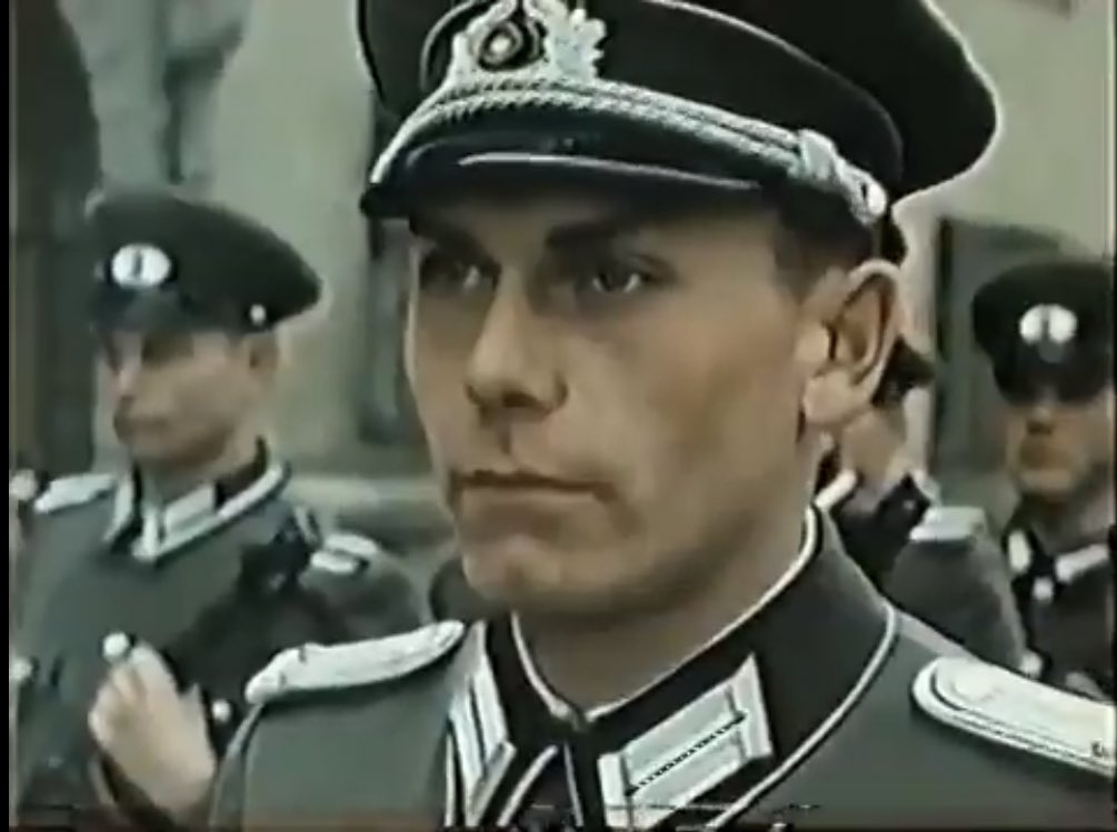 J_O_Holliday's tweet photo. A Leutnant of the 1. motorisierte Schützendivision, Nationale Volksarmee, waiting for the 1st May Parade to begin, East Berlin, 1956.

The NVA looked most like their forebearers during the first five years of their existence.

Footage following soon. https://t.co/IJHhTCAsT2