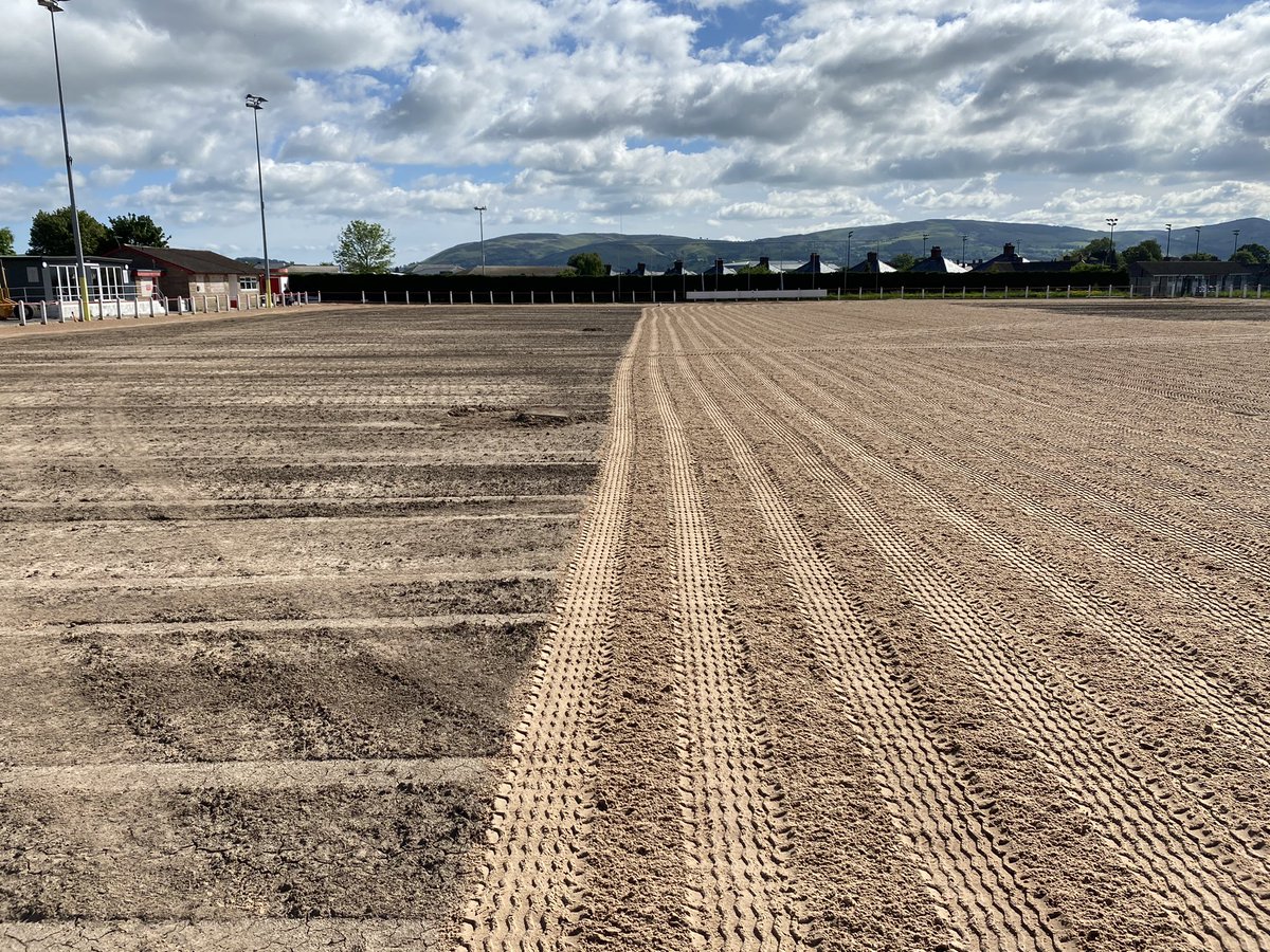 360GroundCare's tweet photo. Sun is out ....... so finally we can get the remaining 250 + tonnes of sand applied @DenbighTownFC. Ready for next weeks cultivating and Grading. @GEOTurfConsult @Jordan_Wynne95 https://t.co/Y95HFHZDls