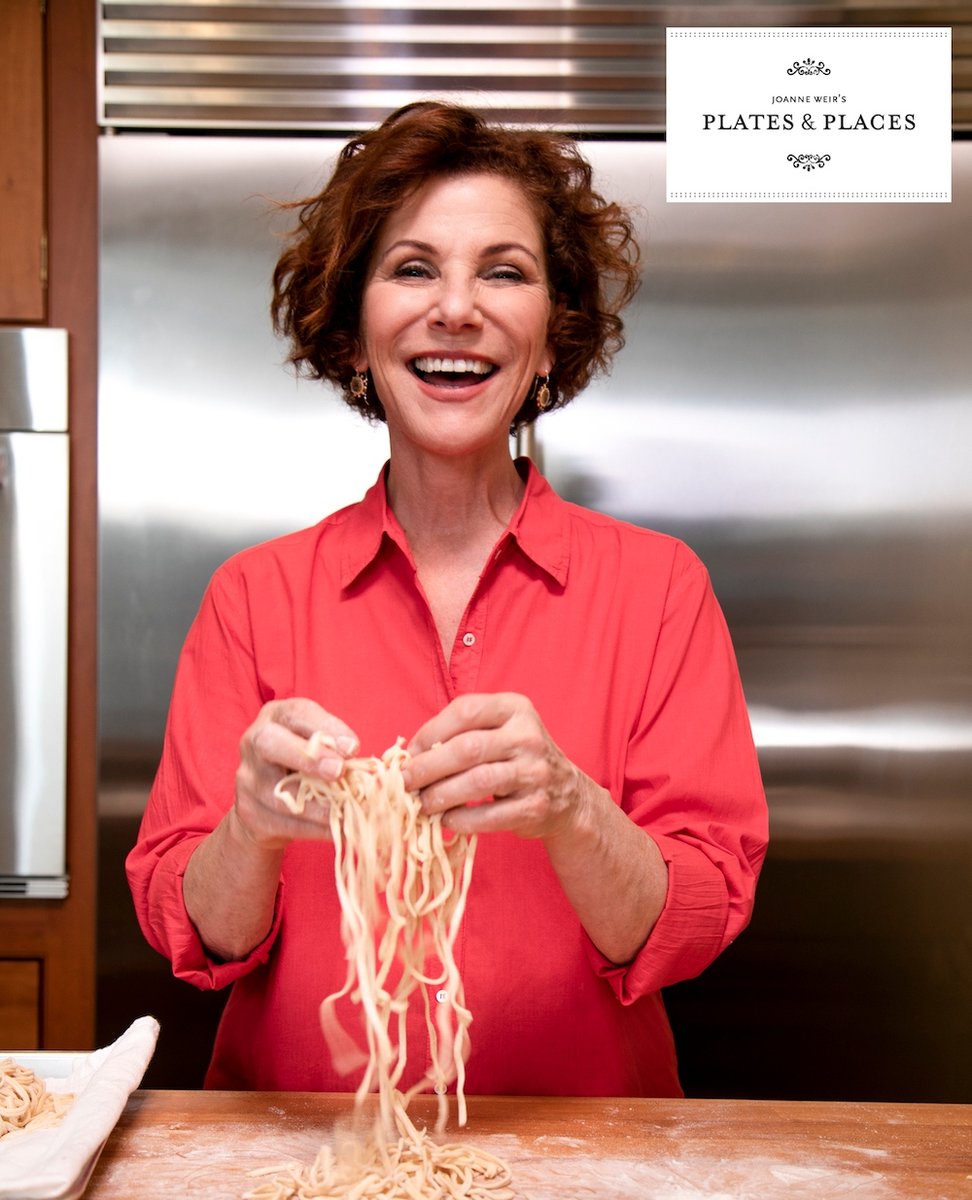 ChefJoanneWeir's tweet photo. Remember that time when you got such a kick out of playing with your food?  Who else is thinking of yesterday?
😂🍝
#flashbackfriday #platesandplaces #weircooking https://t.co/gcB9zvvPZ4