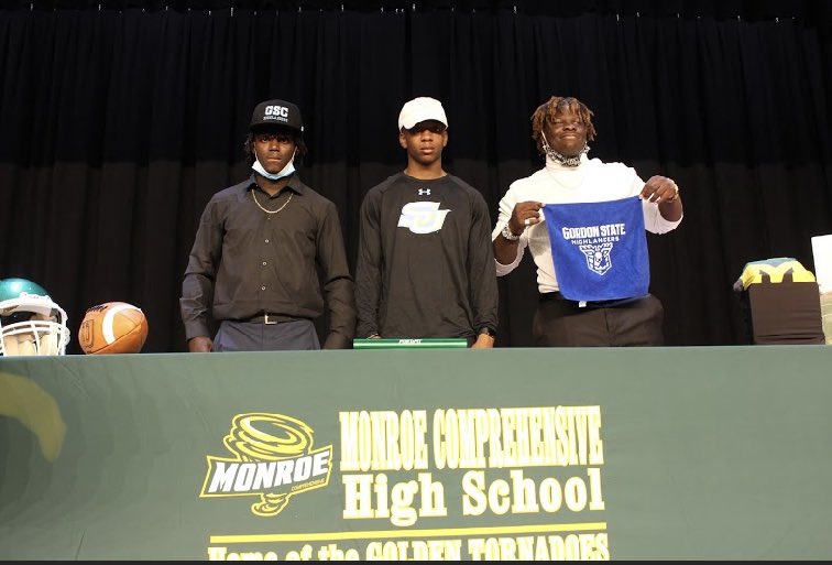 late post but THANKFUL to have an opportunity to continue my sports and academic career <a href="/GordonState/">GordonStateCollege</a>  🟢🔵 <a href="/MonroeFTBL/">Monroe Football</a> @SalisburyCoach <a href="/Chavius_jackson/">Coach Jackson</a>