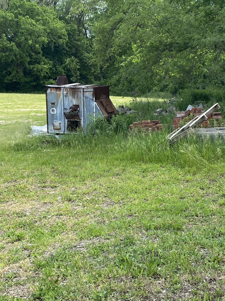 saruhw's tweet photo. @JustinTrudeau @theJagmeetSingh @fordnation @CHCHNews Are we going to survey every residential school ground? Or should we talk about why there’s an incinerator sitting outside this location? #215Indigenouschildren #residentialschools #genocide #nativeland #findthechildren https://t.co/HoNU9bTZjR