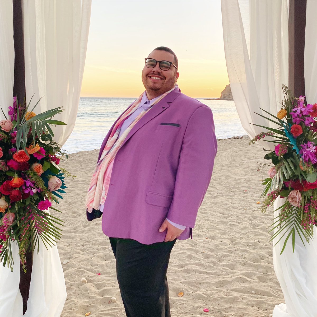 ZaiverSinnett's tweet photo. Thriving. It’s still so wild to me that Zander Perez exists. And that he’s based on me. And that I get to play him… on my favorite show since I was fourteen. The show that inspired me to become a writer and chase these dreams in the first place. I’m so grateful. #GreysAnatomy https://t.co/6sG5Nee8jq
