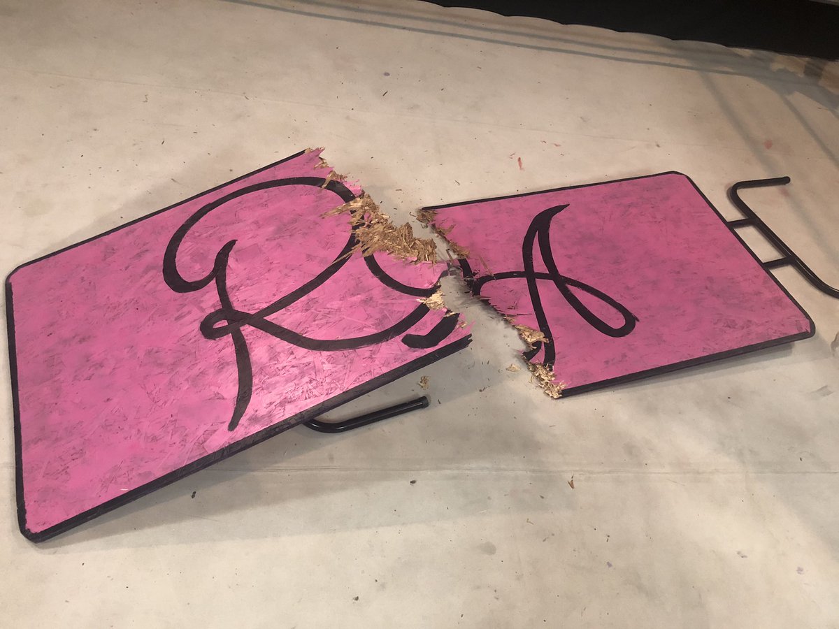 WellsMania's tweet photo. The Most Ravishing Table that I’ve ever seen was destroyed at @SmashMouthWWT #SilverbackBash

There goes $5,000 👀 

However, I heard that @RavishingAnton is gonna auction off the broken table with starting bid at $10,000 because he went through it thus increasing the value! https://t.co/3r3qDWL8hR