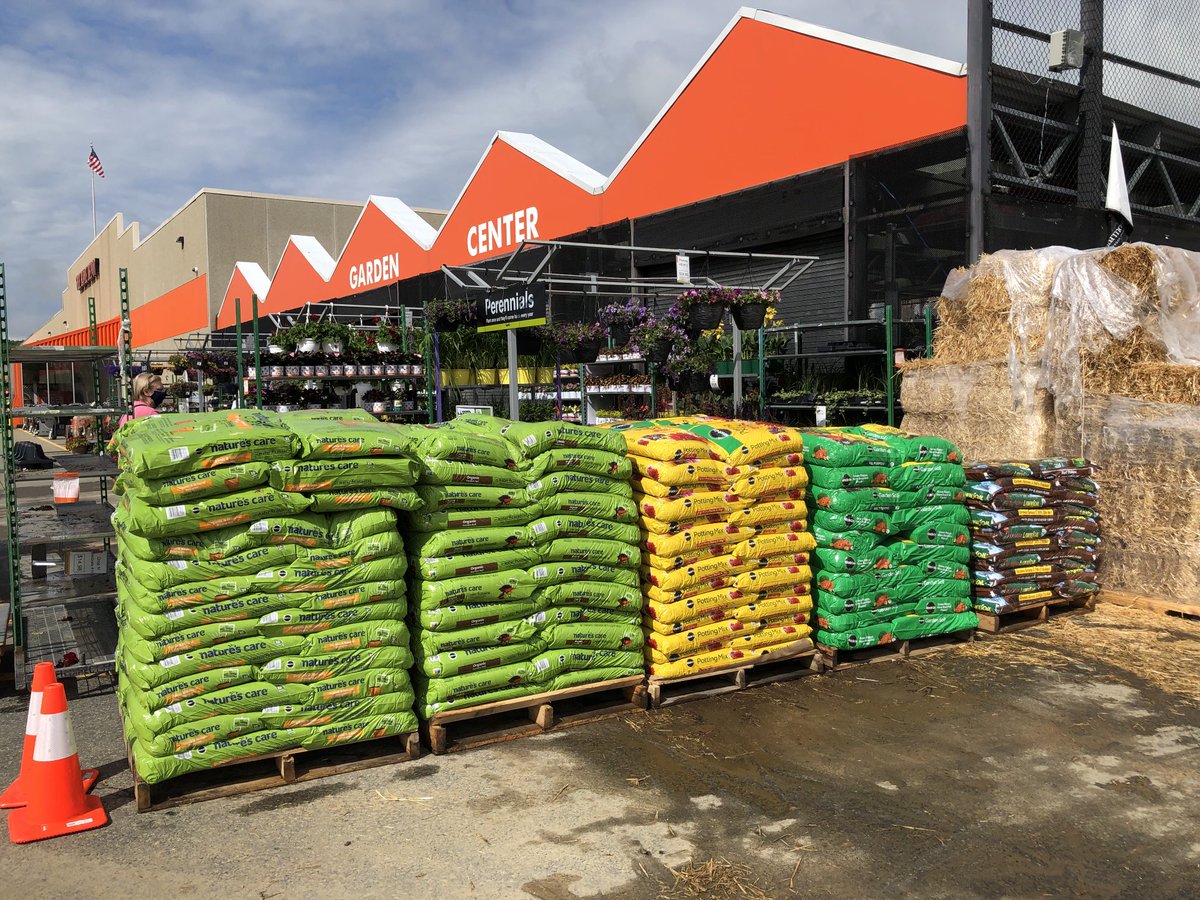 jasonjohnson_JJ's tweet photo. Let’s recoup some sales this weekend! Soil power! ⁦@HomeDepotWLeb⁩ ⁦@nh_carpenter⁩ ⁦@jennerbec72⁩ ⁦@Scotts_MGro⁩ ⁦@ScottsLawn⁩ https://t.co/6J7pDFFKiN