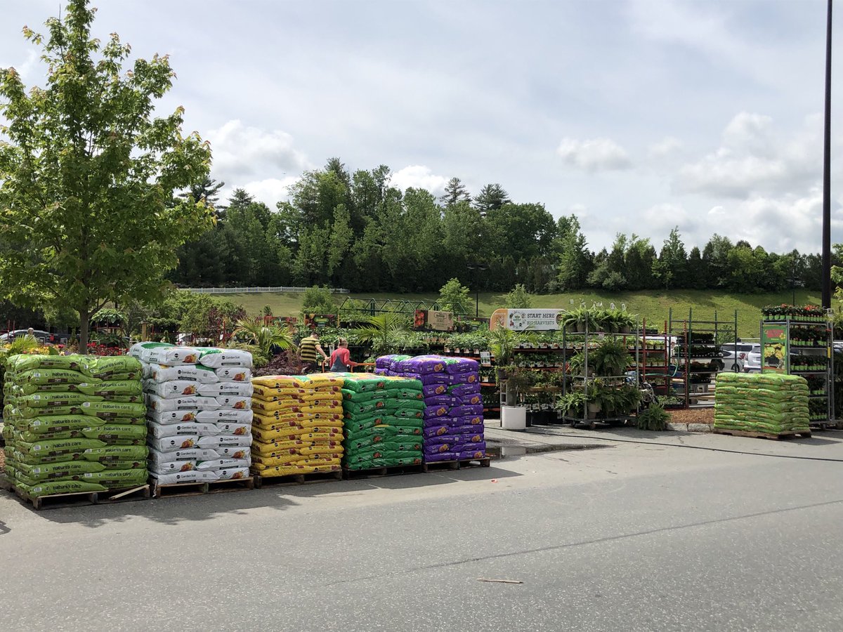 jasonjohnson_JJ's tweet photo. Let’s recoup some sales this weekend! Soil power! ⁦@HomeDepotWLeb⁩ ⁦@nh_carpenter⁩ ⁦@jennerbec72⁩ ⁦@Scotts_MGro⁩ ⁦@ScottsLawn⁩ https://t.co/6J7pDFFKiN