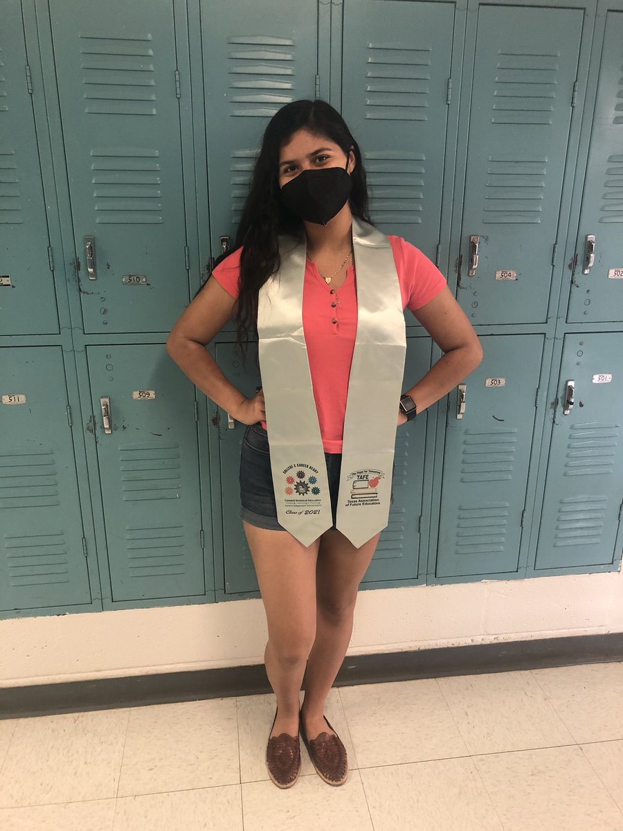 bbau_SHS's tweet photo. ACE Seniors have been stopping by to pick up their TAFE Stoles. These students have worked hard and completed over 150 hours of community service! Congratulations Class of 2021! 
@MHaggerty_SHS 
#Classof2021 #TeamSISD https://t.co/ECe8zsIZpY