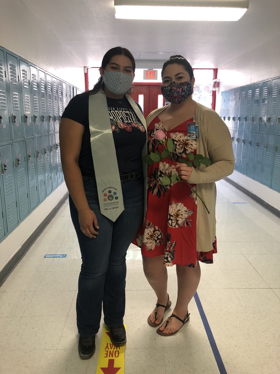 bbau_SHS's tweet photo. ACE Seniors have been stopping by to pick up their TAFE Stoles. These students have worked hard and completed over 150 hours of community service! Congratulations Class of 2021! 
@MHaggerty_SHS 
#Classof2021 #TeamSISD https://t.co/ECe8zsIZpY