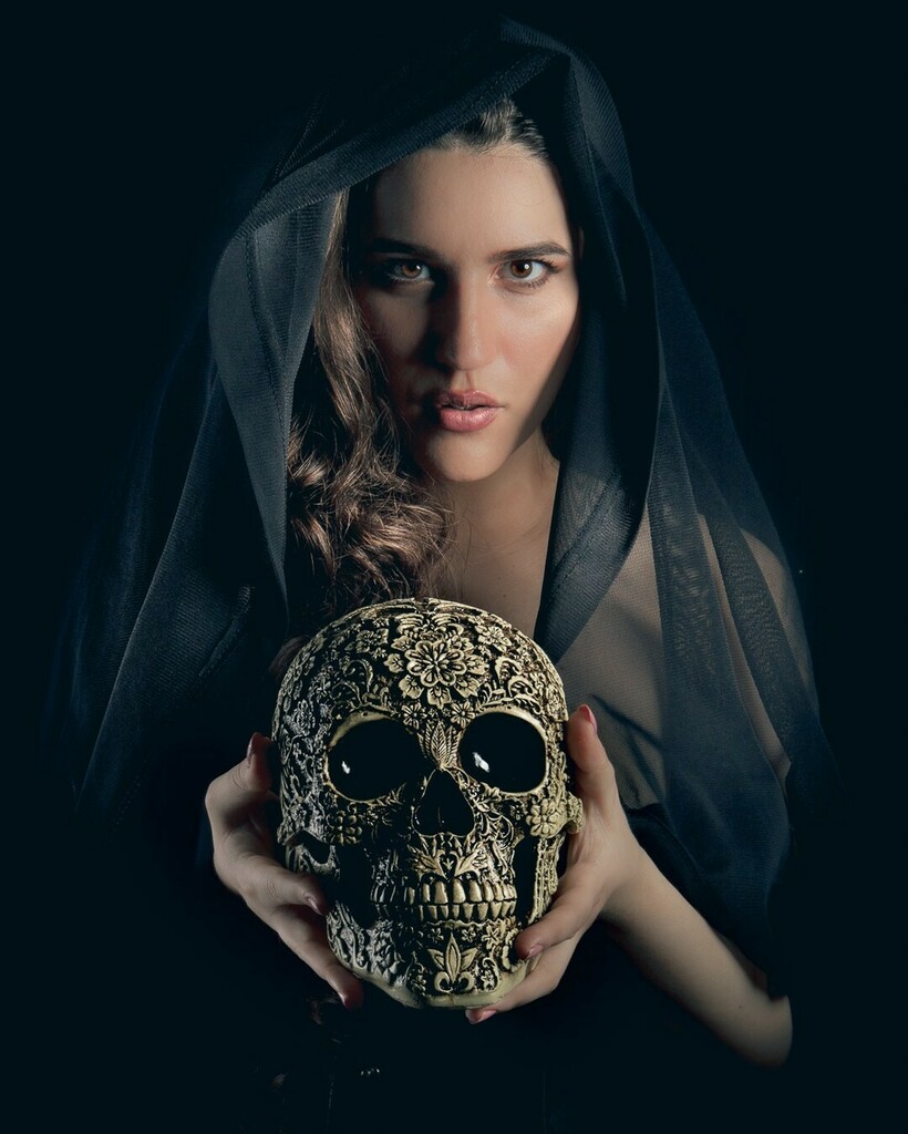azorlone's tweet photo. Lady Necromancer (1 of 3)
Frammenti di Luce - Mar 2021
Model: Annalinda Barini
---
#portraits #portrait #portraitpage #portraitmood
#photographer #portraitvision #portrait_ig
#portraitoftheday #model #photooftheday #gothic #darkmood
#workshop #creativep… https://t.co/jMq3s9ZecX https://t.co/tIqulJpqJc