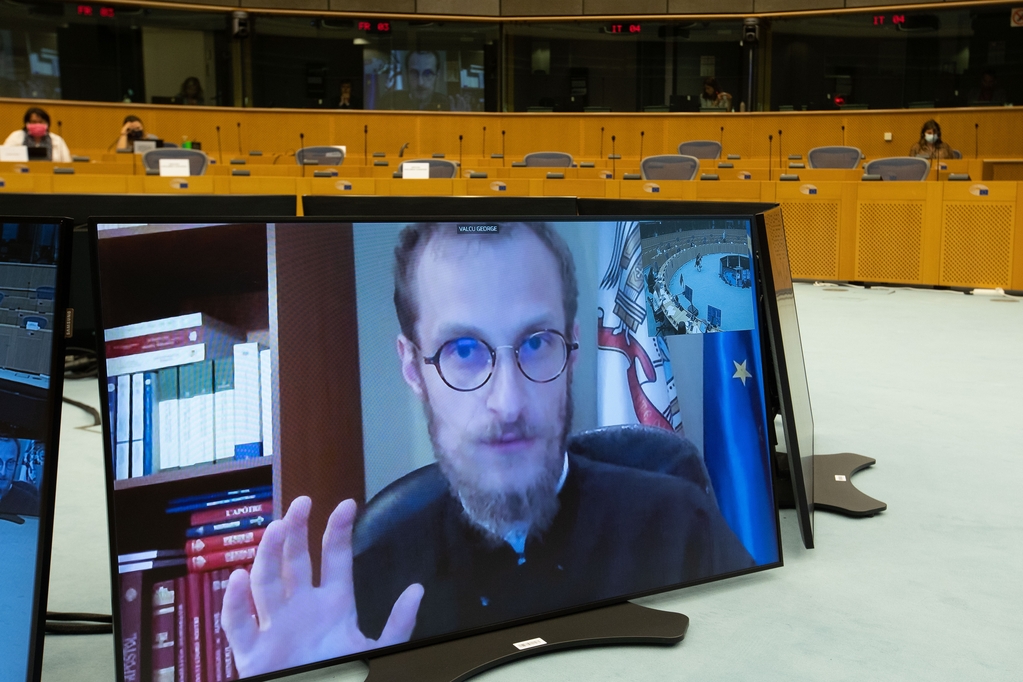Orth_EU's tweet photo. Fr. George Valcu, CROCEU GS, @Art17 Dialogue Seminar in the @Europarl_EN: "Trade was made for man, and not man for trade! It should be open and free, but also fair and mutually beneficial for all involved. Consumerism should give place to moderation."
More:https://t.co/glRnpjf33M https://t.co/rjovNkKCg0