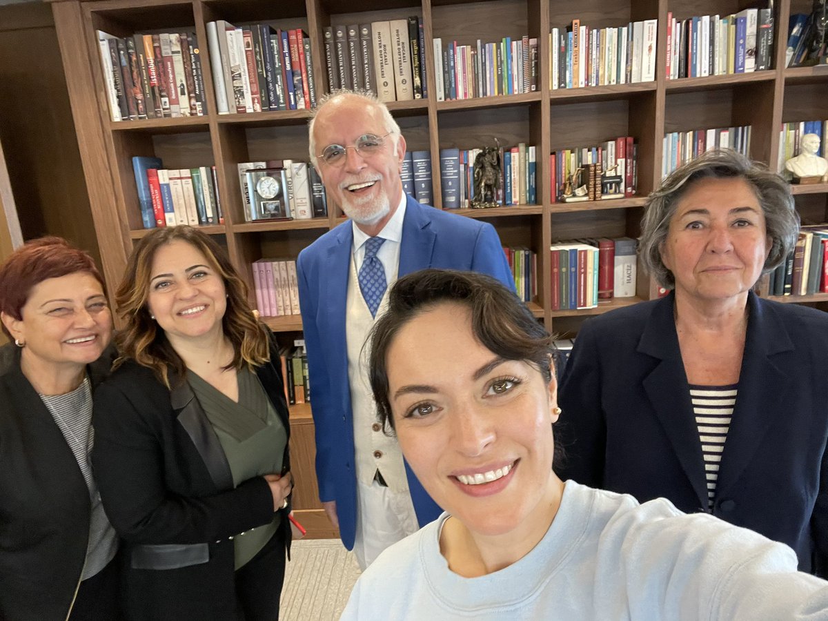 ezgimola's tweet photo. Kadına şiddet bir insan hakları ihlalidir! 
İstanbul Barosu Kadın Hakları Merkezi’ne ve destekleyen herkese teşekkür ederim. ❤️🙏🏼 @nznmor @YMuazzezyilmaz4 @DURAKOGLU2016 @istbarosuKHM  #şiddetehayır #istanbulbarosukadınhaklarımerkezi #hukukdevleti https://t.co/IUwxbYckoV