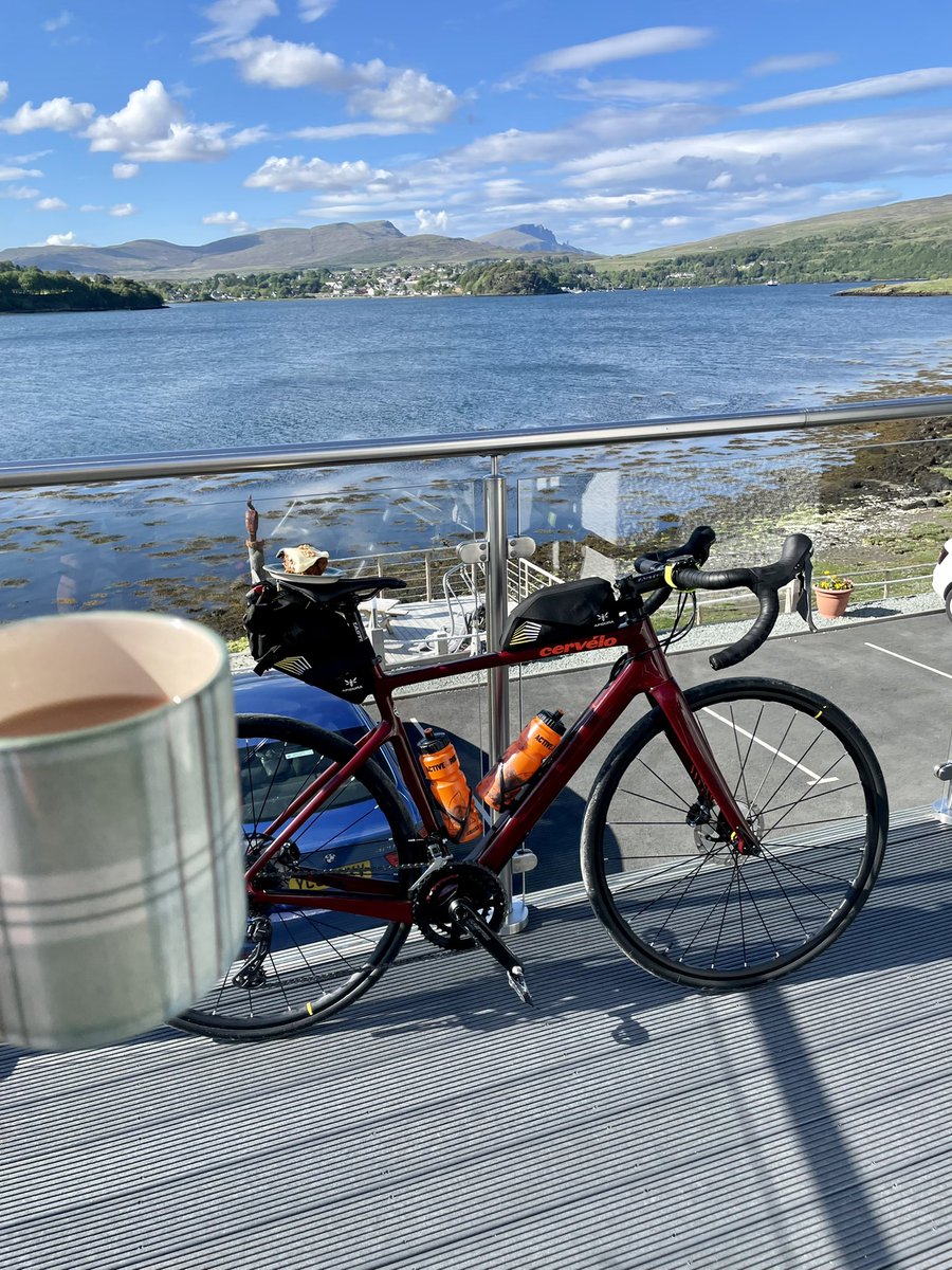 GetActiveRunnin's tweet photo. Nailing this cycling thing….⁣
✔️ Cake⁣
✔️ Tea (don’t drink coffee, so will never make a proper cyclist!)⁣
✔️ Sunshine ☀️ ⁣
✔️ Mountain View ⁣
✔️ Bike #Aspero⁣
⁣
#TimeToPlay #SalomonRunning #SuuntoRun  #TekoSocks #ActiveRoot #DiscoverGinger https://t.co/oXEEm4D9S1