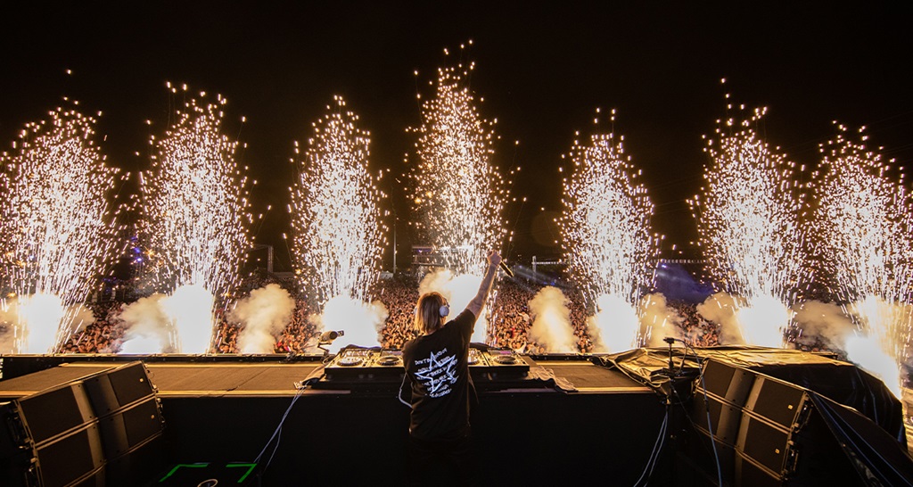 Pioneer DJ actualiza su reproductor #pioneercdj3000 para hacerlo compatible con la aplicación Show Control

tecnologiadj.com/pioneer-cdj-30…