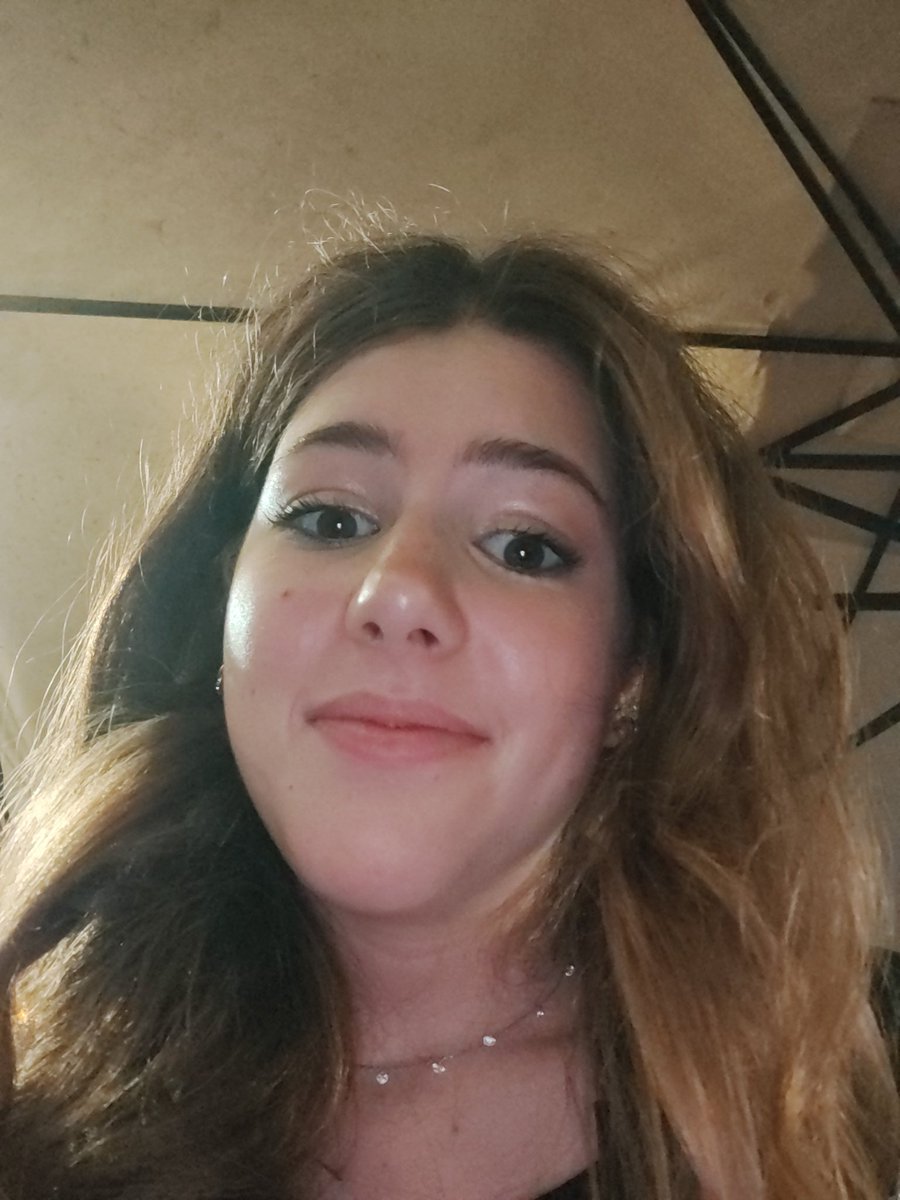 AnnaPoma2's tweet photo. stanno parlando sve e vinci di cose strane e io non capisco un cazzo https://t.co/yYjWtwQjua