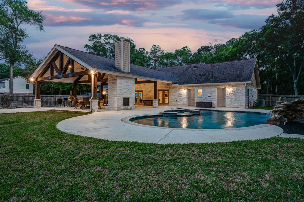 HouPortfolio's tweet photo. This gorgeous Tomball home on 1.3 wooded acres has a great new price! 🏡 

3 Rolling Glen Lane, Tomball, TX 77375
List Price: $1,000,000

#luxuryrealestate #tomballtx #houstontx #houstonrealtor #houstonrealestate #luxuryagent https://t.co/iVAgQvyUox