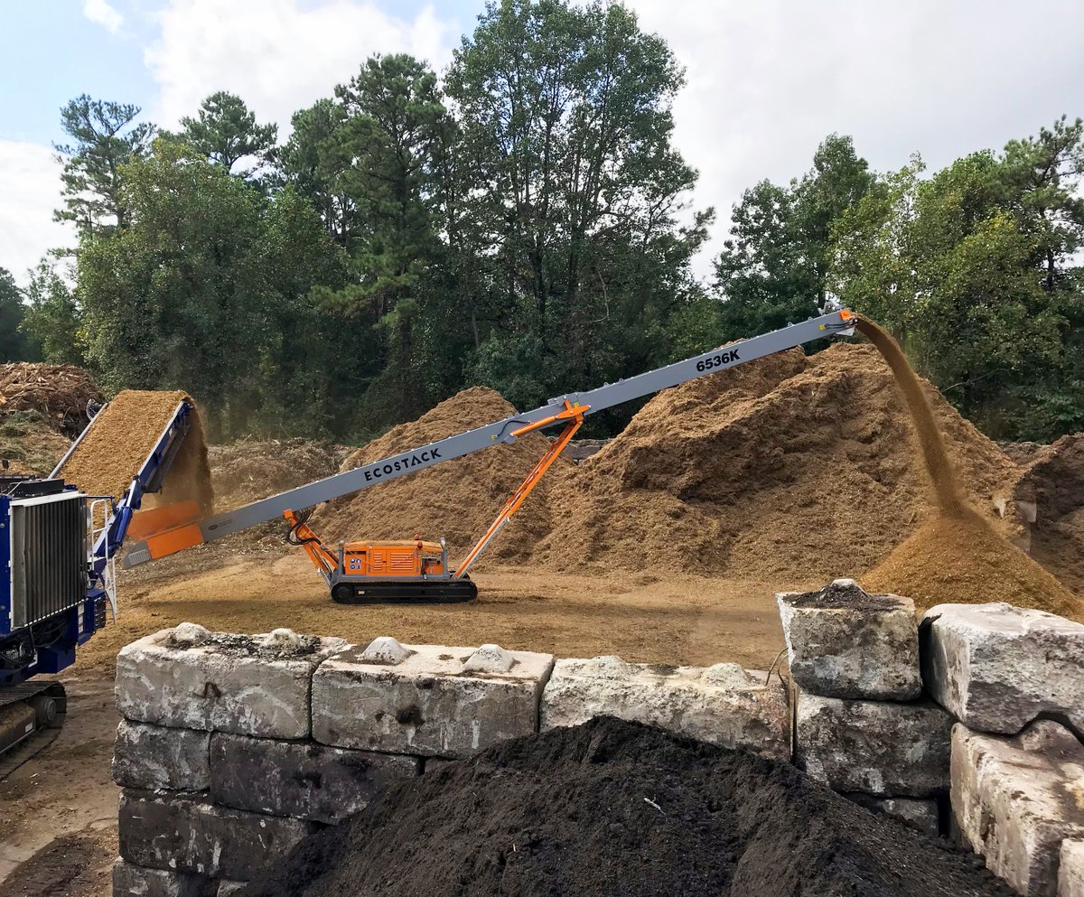 Ecoverse360's tweet image. Whether you need to move aggregate, compost, mulch, or whatever material is at your yard, EcoStack conveyors will move your product from A to B with efficiency.

Pictured here is the EcoStack 6536K. Visit ecoverse.net to learn more.

#EcoStack #Ecoverse #Conveyors