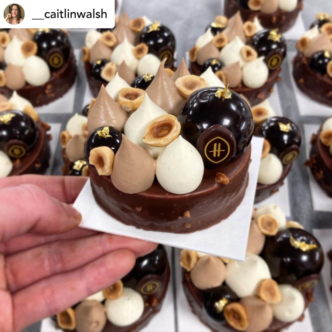 HomeChocFactory's tweet photo. Repost from @__caitlinwalsh 

A chocolate lovers dream! 🤤🤩

https://t.co/1s9s9eu0oU

#homechocolatefactory #pastryacademy #chef #pastrychef #chocolatier #baker #desserts #dessertmould #harrods #chocolatedessert #chocolatemousse #chocolatesponge #chocolatechantilly https://t.co/xJr5Wj0odg
