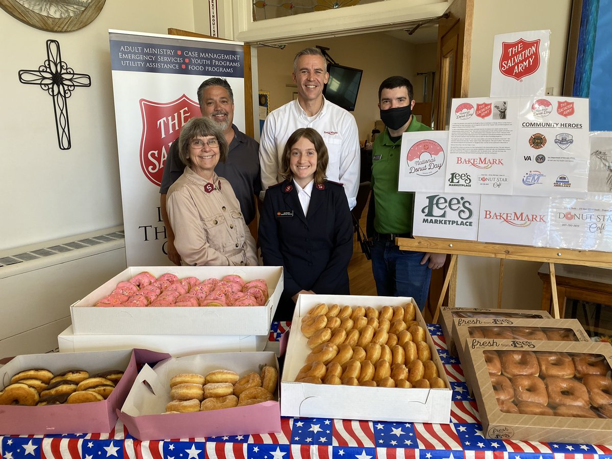SalArmySLC's tweet photo. Today is National Donut Day! We would like to thank our sponsors Bakemark, Lee’s Market Place and Donut Star Café for donating 100 dozen donuts this year. #bakemark #leesmarket #donutstar https://t.co/OTSkdFbMxa