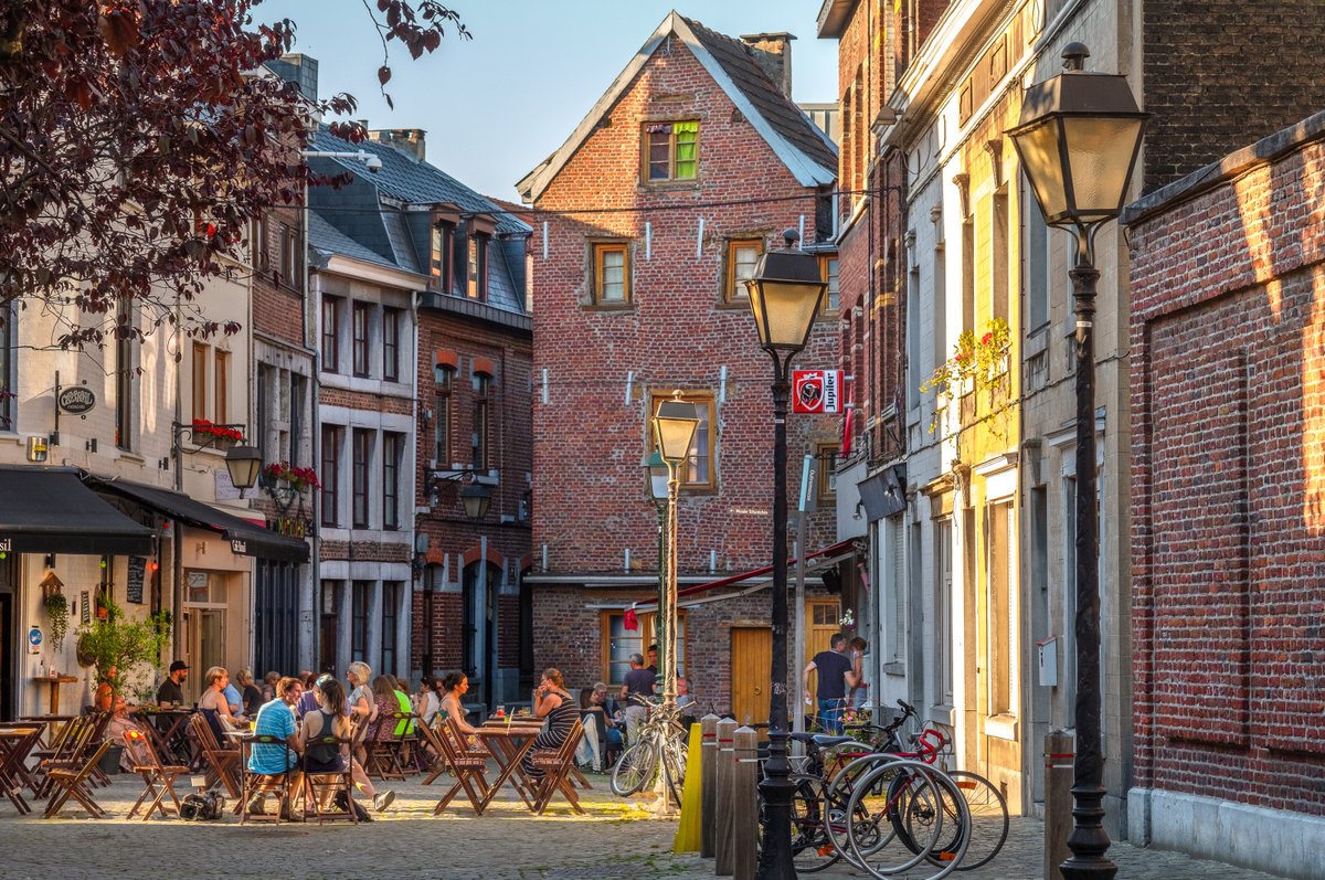 tourismebelge's tweet photo. [Bon week-end ! ] Heureux de profiter de vos #terrasses préférées ? Nous aussi 😍 Vivement les escapades en #Wallonie pour #trinquer entre amis BE - FR 🍻  https://t.co/z8L4jPSL6O https://t.co/G6hDYftikY