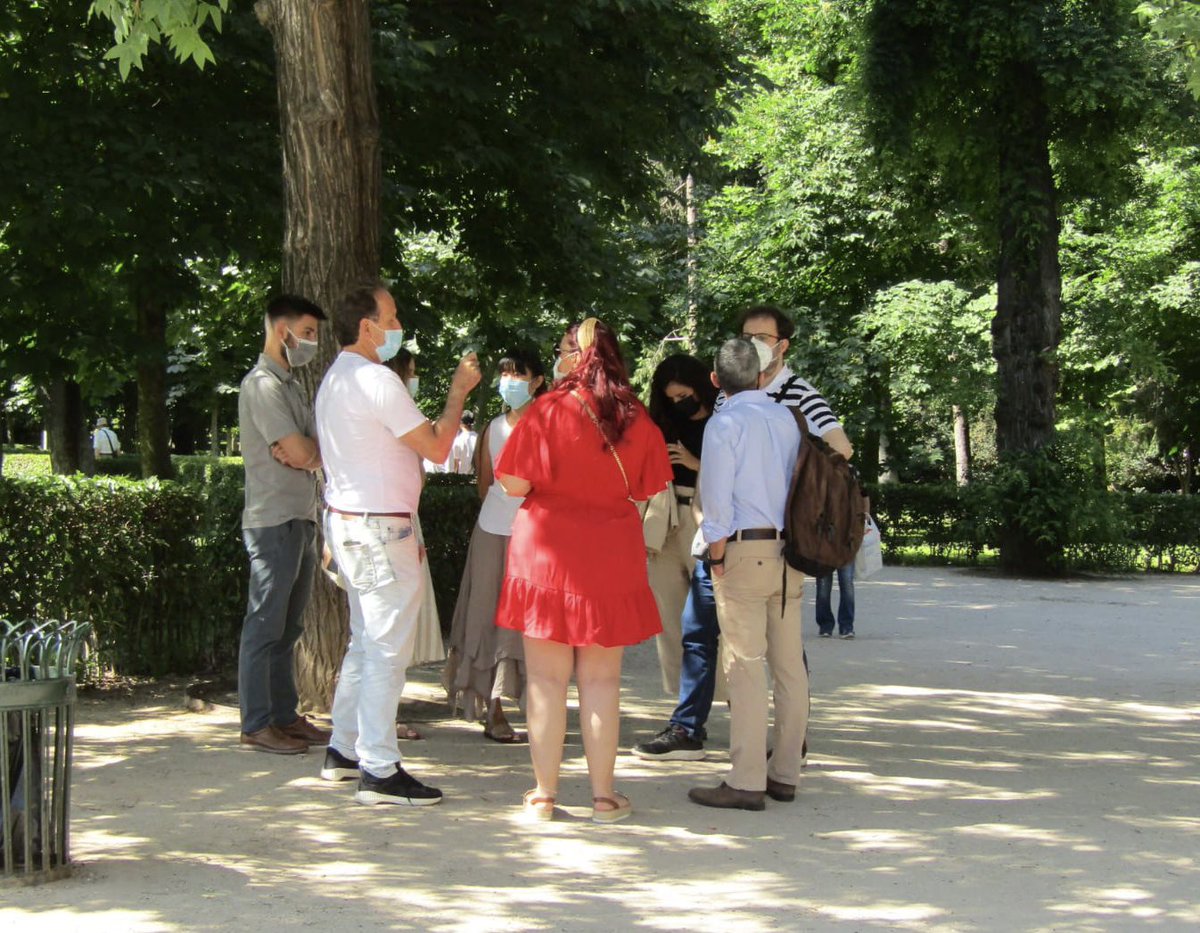 Todo el equipo <a href="/Grupo_AE/">Grupo AE</a> de retiro analógico en #ElRetiro ¿qué estarán tramando? <a href="/AGozaloMandrion/">Angel Gozalo</a> <a href="/ElisaYeRico/">Elisa Rico⚜️</a> <a href="/RochiTic/">Rocío LrnS</a> <a href="/Fatima_DelgadoM/">Fátima Delgado</a> <a href="/crepresa/">Carlos Represa</a> <a href="/DiezMovilidad/">Jose Luis Diez</a> <a href="/f_toovari/">Fernando Rodriguez</a>