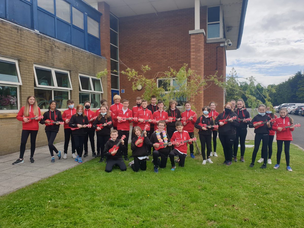 RHSMusicDep's tweet image. Year 8F had great fun playing ukulele outside this week! #ukecandoit #uke #KS3Music