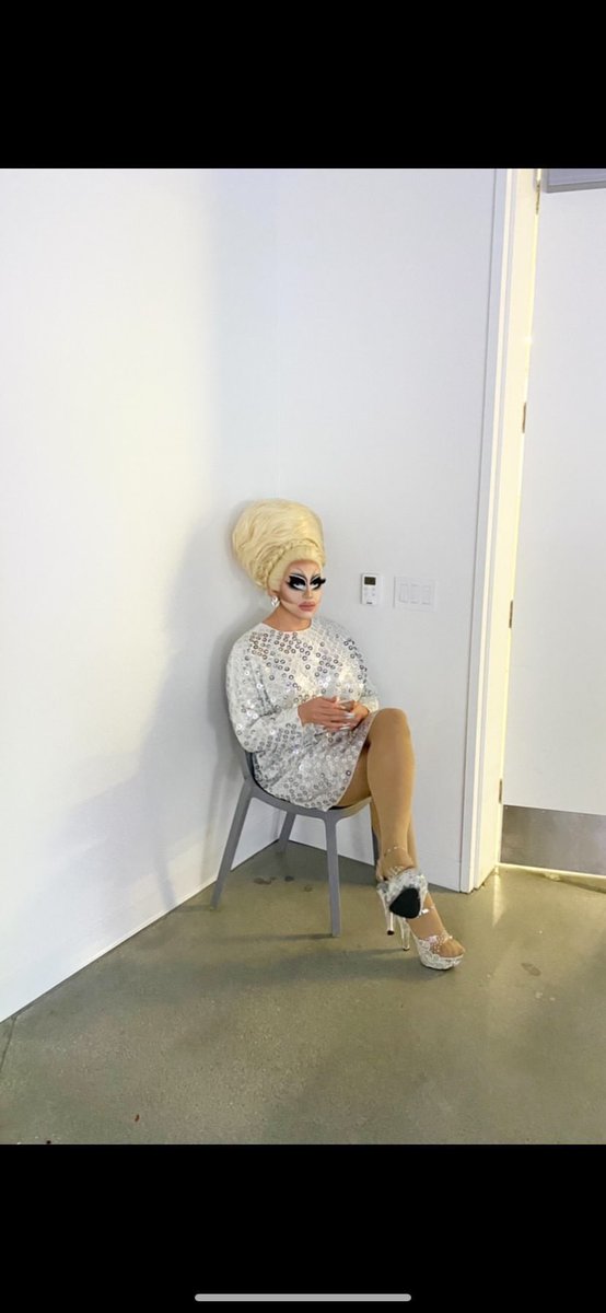 trixiemattel's tweet photo. A @ChipotleTweets burrito during pride. https://t.co/bnMt98R9n9