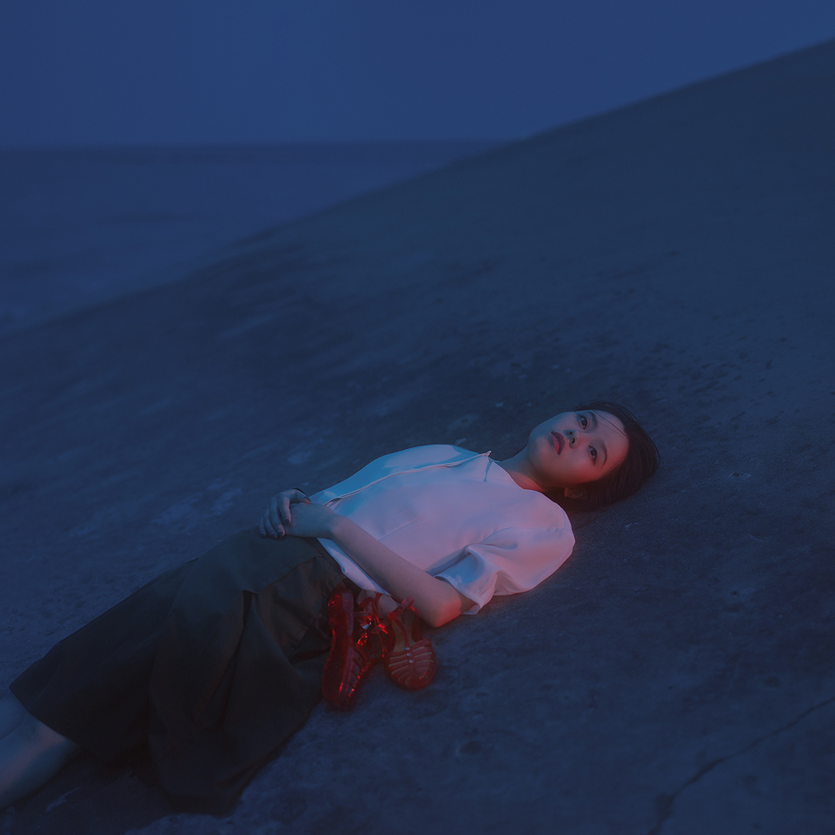 AestheticaMag's tweet photo. Quentin Shih's atmospheric portraits depict individuals bathed in a mysterious red glow – exploring the validity of rose-tinted memories. 

Online @PhotoLAfair from 10 June: https://t.co/VNF6MxceJm https://t.co/Q6ubcb7NdY