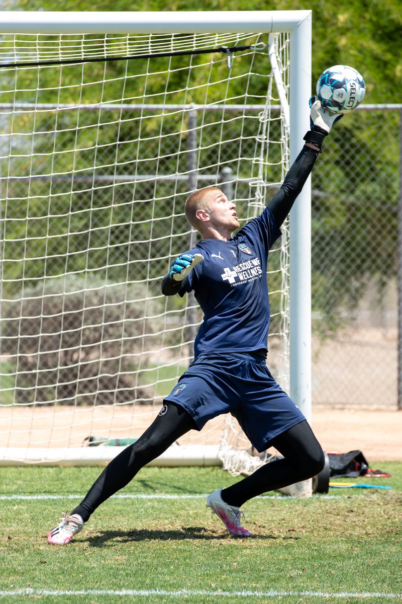FCTucson's tweet image. Some #GKunion action for your feed 💪

🧤 @walaps11 
🧤 @ryanshellow 
🧤 @rafaguerrero_1