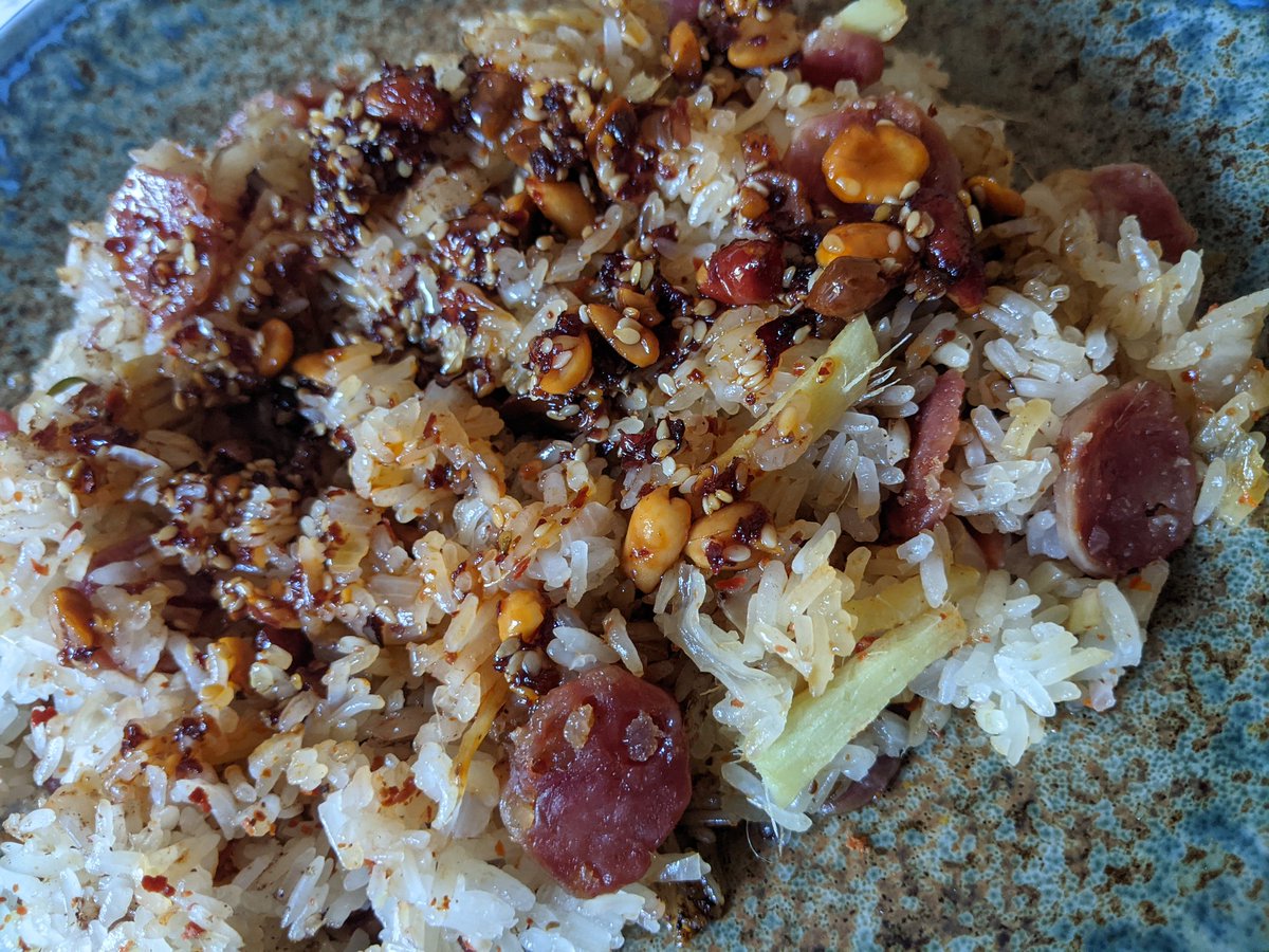 the_a_stevenson's tweet photo. Steamed glutinous rice and Chinese wind-dried sausage, finished with a splodge of @WHITEMAUSU peanut rayu.
#TopTea
#TweetYerTea https://t.co/No3X6KLd74
