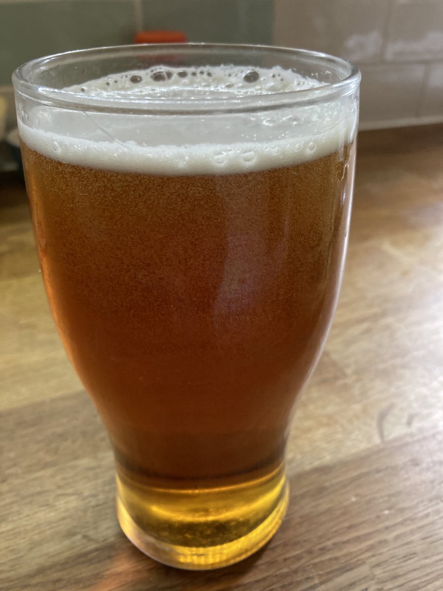 hbbbrewer's tweet image. Hope the ⁦@England⁩ are as good as the #3Hogs ⁦available now @HogsBackBrewery⁩ . A lovely citrusy session pale!!!