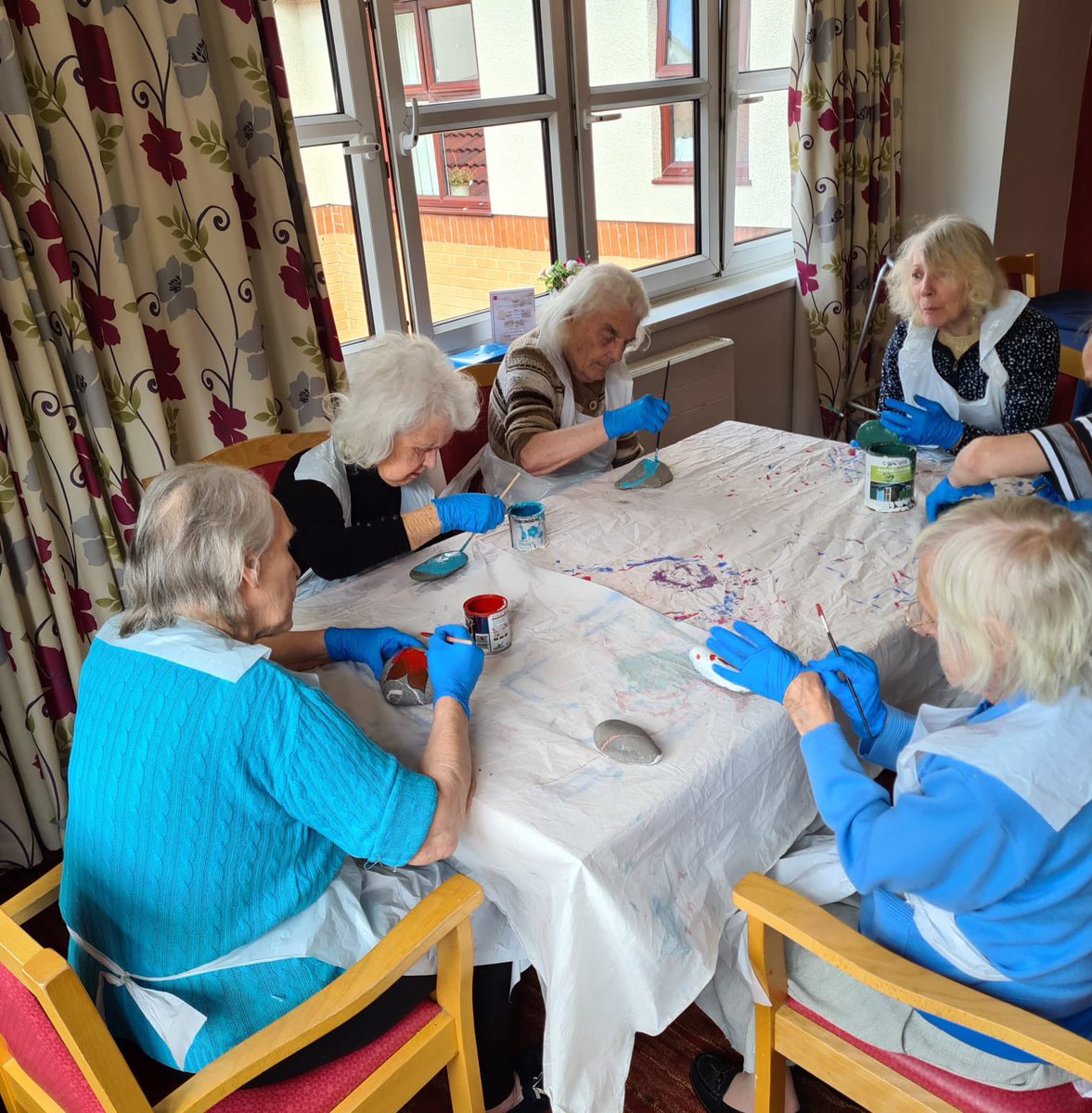 BykerHallCare's tweet photo. A sun-kissed week at #BykerHall ☀️ 

Our residents made the most of the sunshine with some #gardening, #pebblepainting, #dancingonthedecking and outdoor entertainment from Kevin Finnigan 🎤 

We had a #PienPea night with a game of #bingo too! 🥧 https://t.co/zgBfBMnzUR