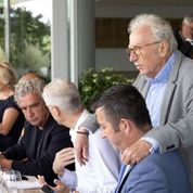 KARLOLIVE's tweet photo. Merci cher @g_moretton pour ton accueil à @rolandgarros avec les amis du @VarietesCF: #Puel, Rocheteau, Wenger, @JacquesVendroux, #Bathenay, @RobertNataf, #Deblicker, #Proisy. (Tous vaccinés!). On a performé en 5 sets (de table). https://t.co/S9UaQiPZJO