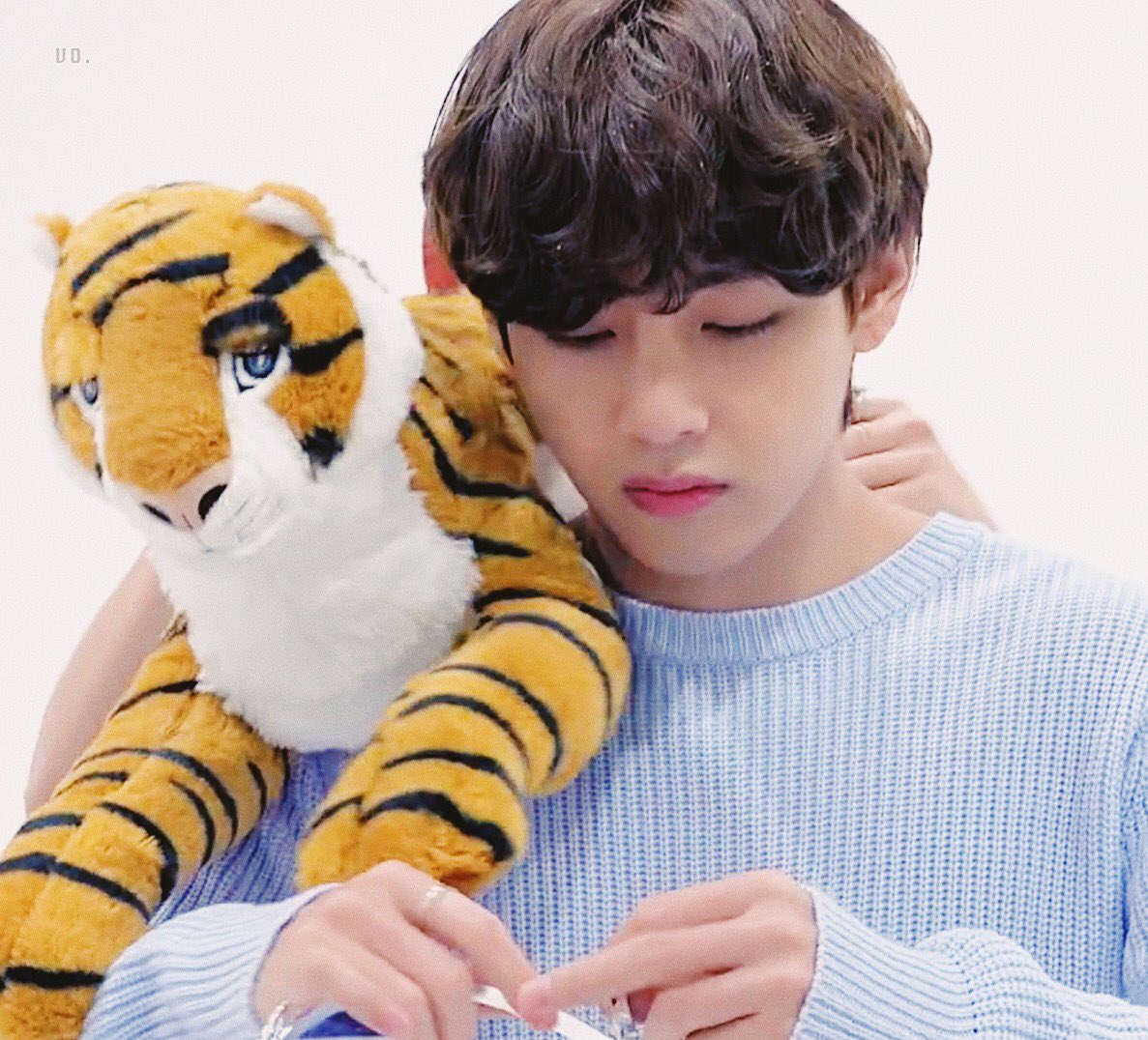 Vday218's tweet photo. 🐯
#태형 #뷔 #Taehyung #V @BTS_twt https://t.co/O4FxUup9Cj
