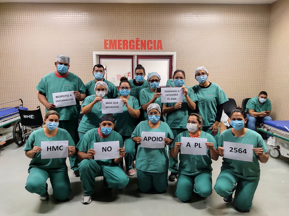 Coren_MT's tweet photo. Nossos colegas do Hospital Municipal de Cuiabá também estão presentes na luta pela aprovação do PL 2564/2020. Queremos nosso piso salarial e a jornada de 30h semanais. Vem pra luta vc também. A enfermagem somos todos nós!
#corenmt #pl2564 #30horasjá #aprovaopisosenadores https://t.co/nk1CBRdgXk