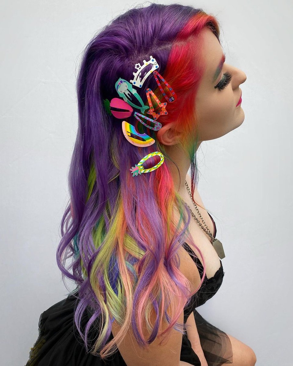 #repost @mandaharsche Hair perfection 🤩🌈
Prepped with <a href="/malibucpro/">Malibu C Pro</a>⁠ 
#MalibuC #MalibuCPro #RainbowHair #HairColor #VividHair #CleanBeauty #Beauty #HairTreatment #Vegan #CrystalGel #HardWater #WellWater #MineralBuildup #ColorRemover #ColorCorrection #ColorRemoval