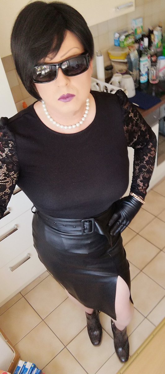 cassy_doll's tweet photo. #dragqueen #drag #tgirl #tranny #transgender #crossdresser #leathergloves #leatherlady #fishyqueen #fishydrag #fashion #tgurl https://t.co/SWDbQmmHtj