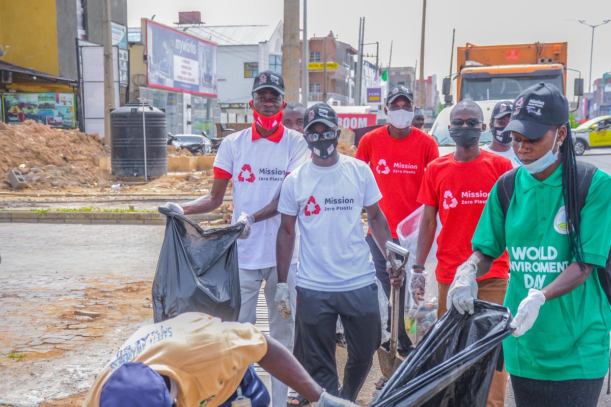 rydwan_tuff's tweet photo. One of the many ways of tackling the litter challenge is by developing a greater sense of civic pride among citizens, In Kaduna today @KepaOfficial, @bfpinitiative @Areai4Africa &amp; other stakeholders at a cleanup activity to commemorate the #WorldEnvironmentDay2021
#Bfpinitiative https://t.co/k98Y09wS2Z