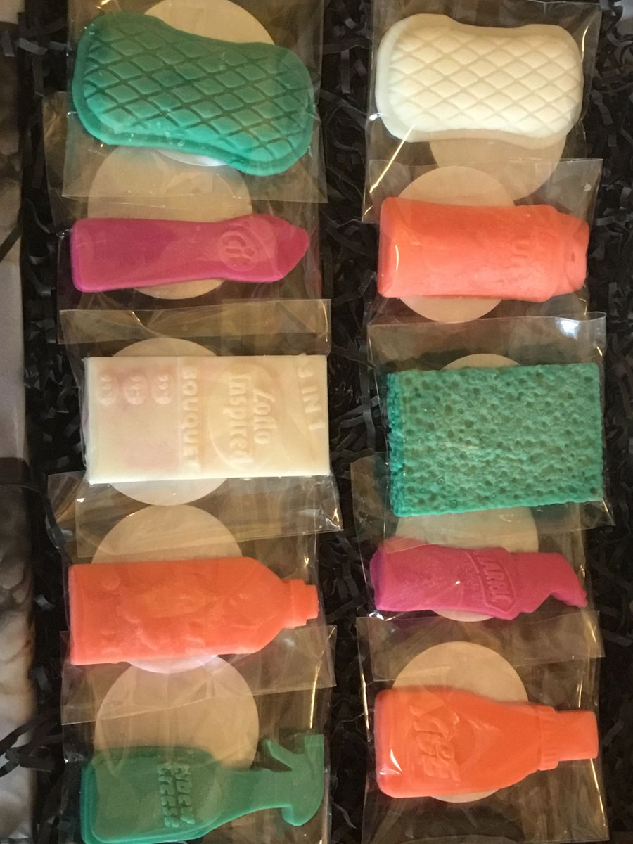 ComrieMelissa's tweet photo. 10 Paw Sample Box. £5 postage best sellers Have a relaxing, pamper night with our box of, bath dust, whipped soap, soap sponges, ,soap loofahs. And candle to set the mood. Then spray your bedding and pj’s with your room &amp; linen spray. 
https://t.co/QrKQMfmLNP is our website. https://t.co/wWHc9ODjNt