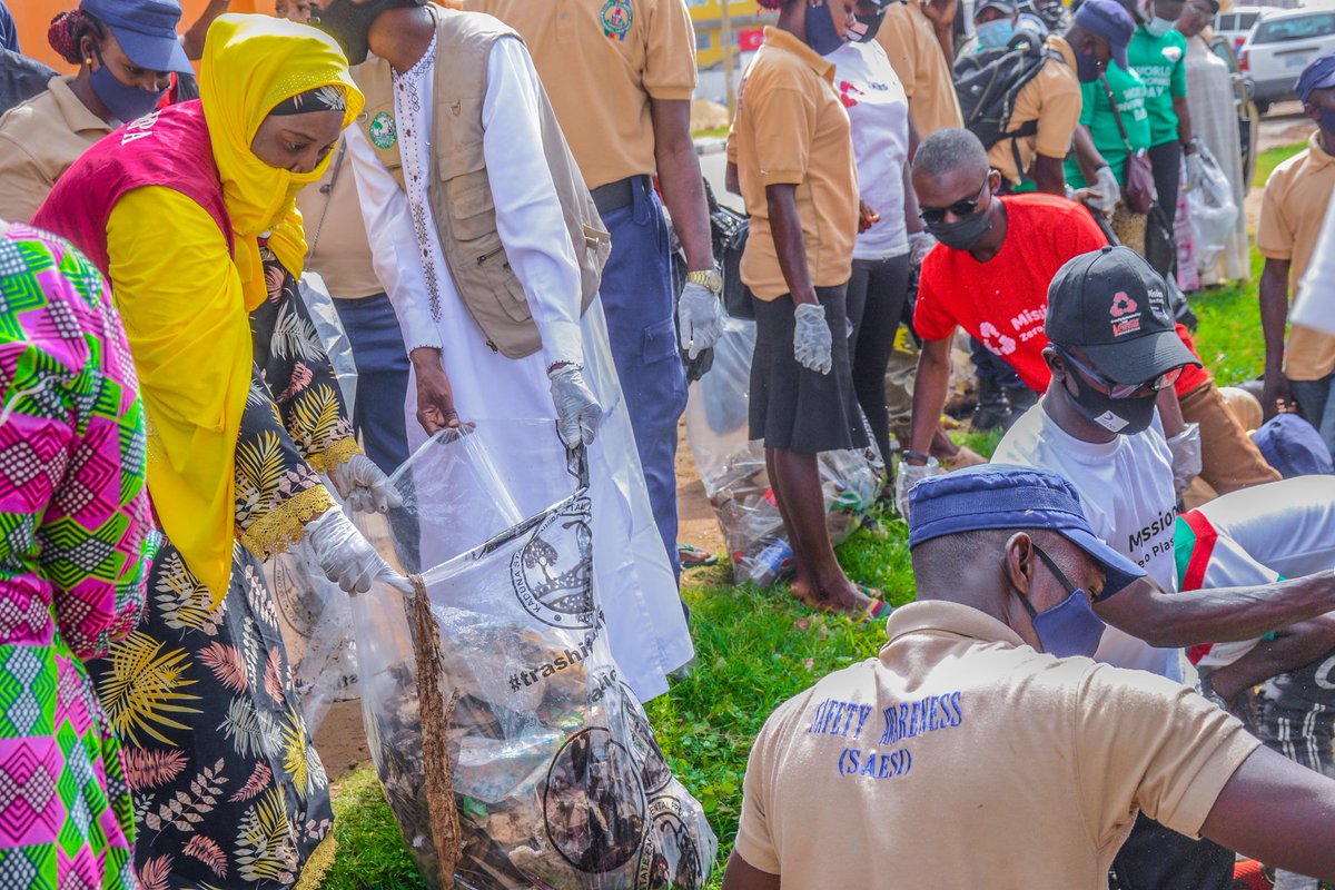 rydwan_tuff's tweet photo. One of the many ways of tackling the litter challenge is by developing a greater sense of civic pride among citizens, In Kaduna today @KepaOfficial, @bfpinitiative @Areai4Africa &amp; other stakeholders at a cleanup activity to commemorate the #WorldEnvironmentDay2021
#Bfpinitiative https://t.co/k98Y09wS2Z