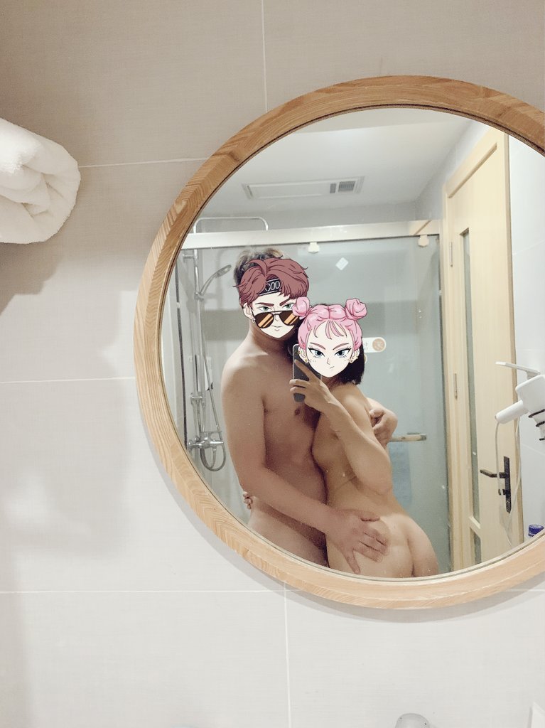 kakayxy's tweet photo. 给你们看看老婆的大屁股 https://t.co/WZwghm5lW5