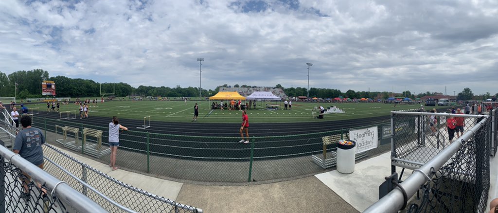 PHPatriotsHS's tweet photo. Boys &amp; Girls 4x800 coming up soon! #GoPats https://t.co/iHlNhiMfJB